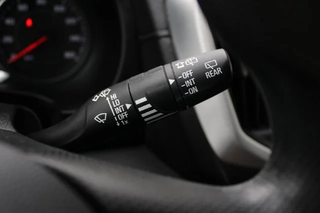 Used 2023 SUMMIT WHITE GMC SLE image 9