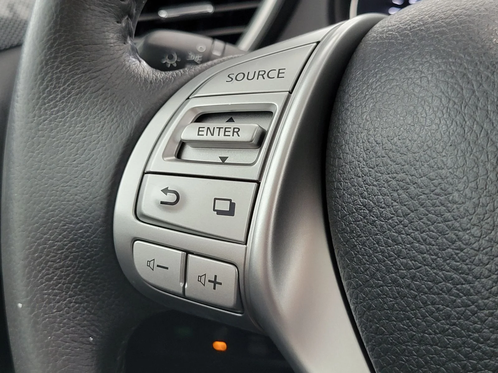 Used 2016 Red Nissan SL image 16