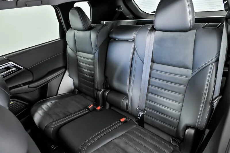 2025 Mitsubishi Outlander SE - Photo 15