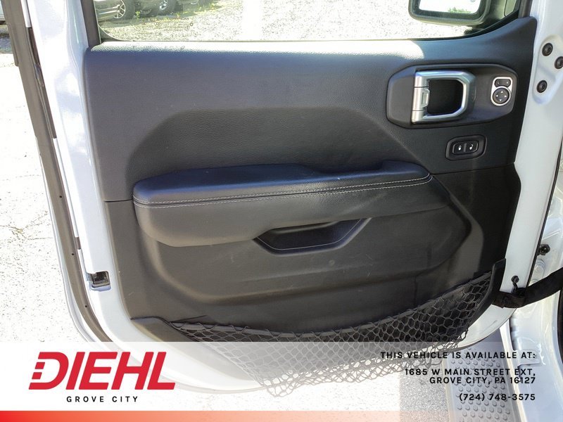 Used 2019 White Jeep Unlimited Sahara image 15