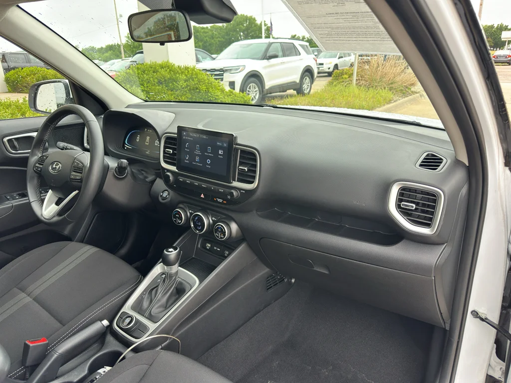 Used 2025 Onyx Black Hyundai SEL image 28