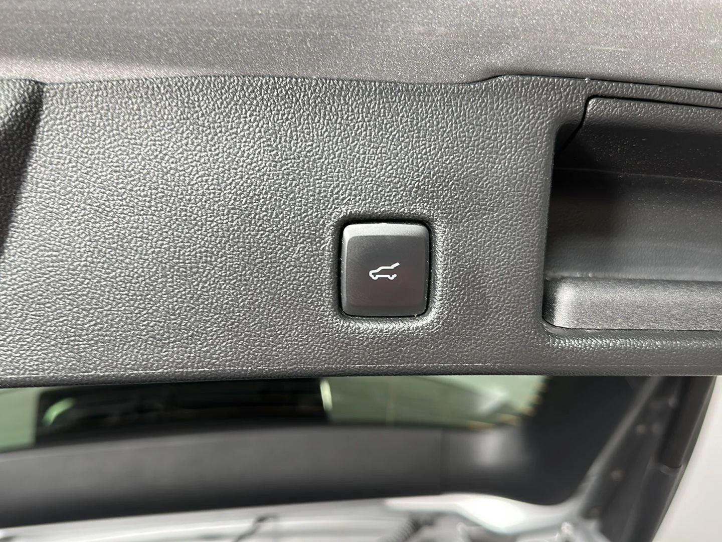 Used 2023 Iconic Silver Ford Active image 29