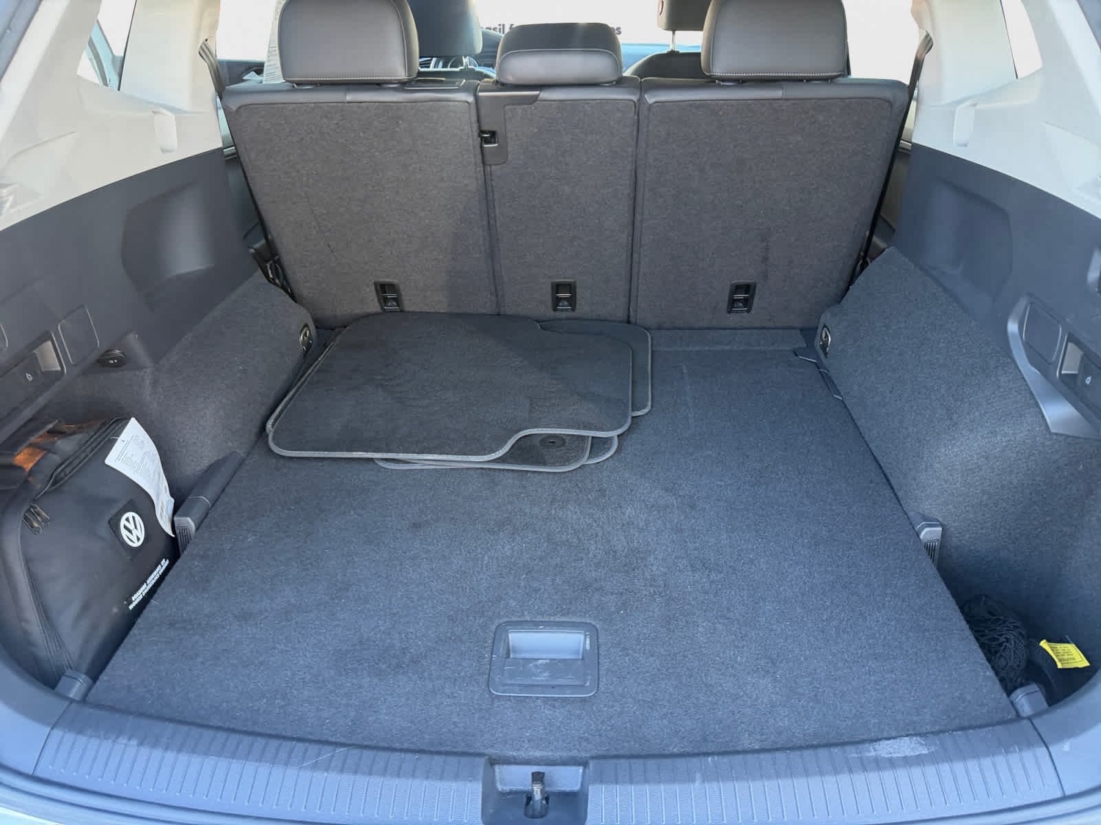 Used 2019 Pure White Volkswagen SE image 25