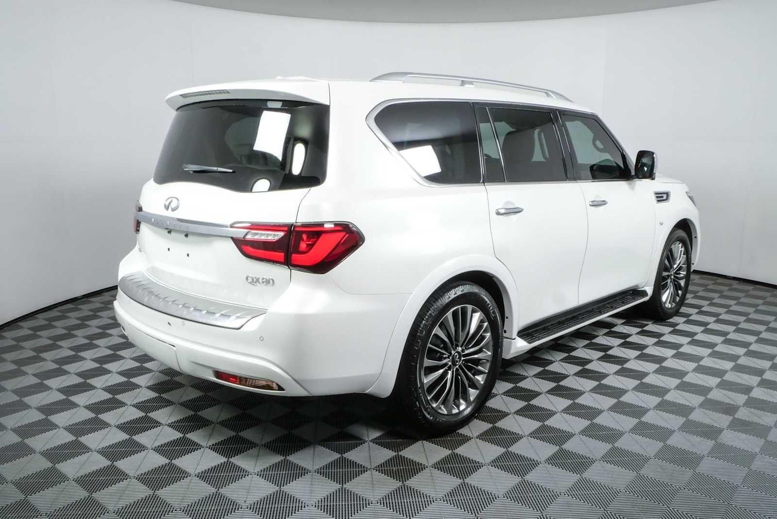 Used 2020 Moonstone White INFINITI LUXE image 3