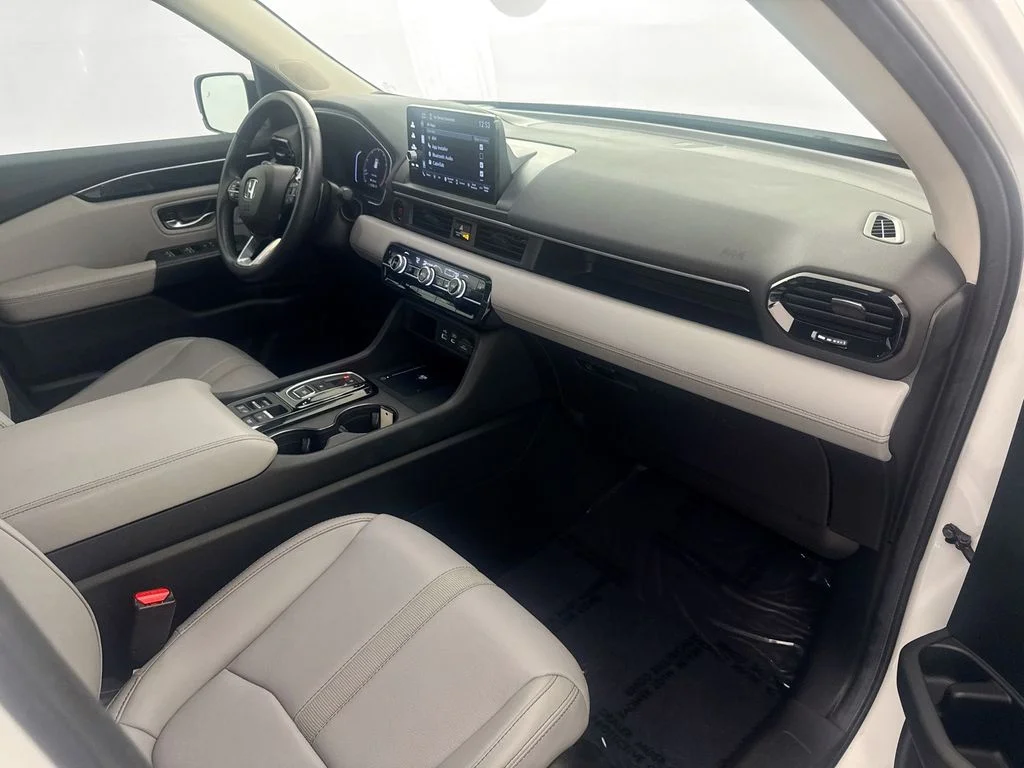 Used 2025  Honda EX-L image 30
