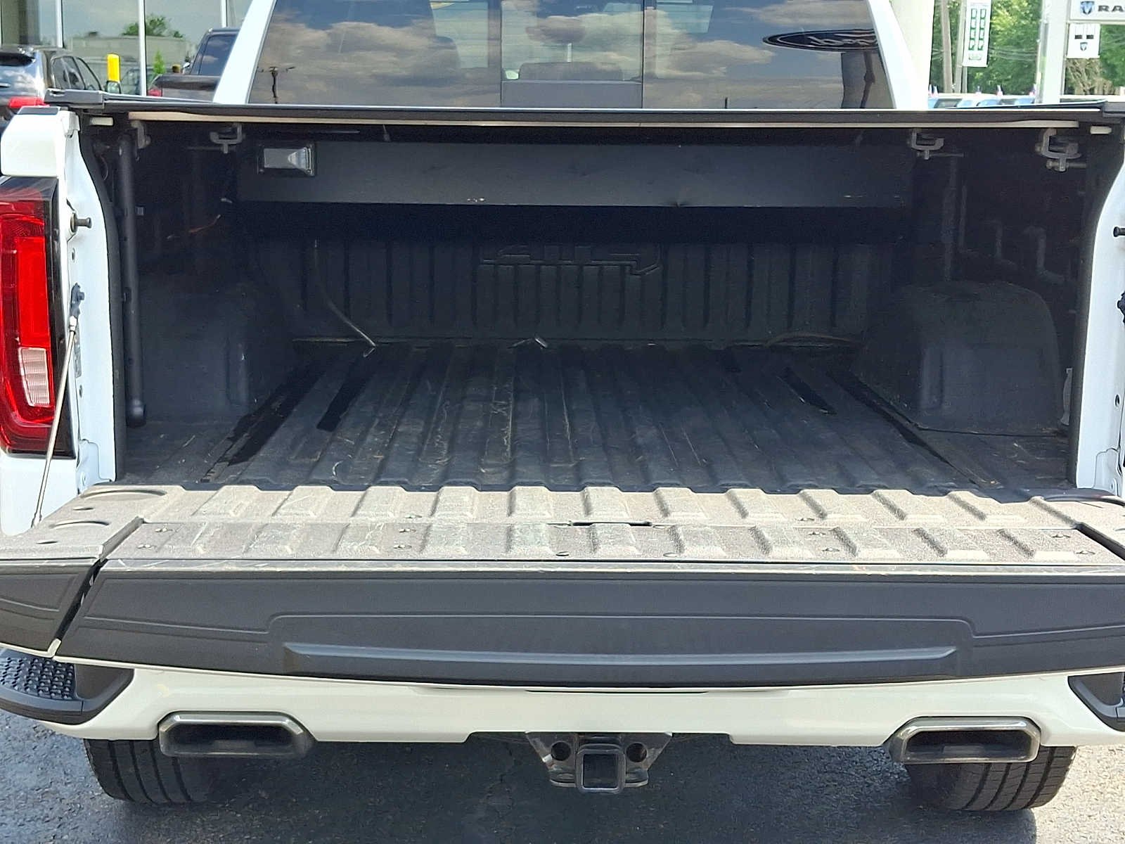 Used 2022 Summit White GMC AT4 image 29