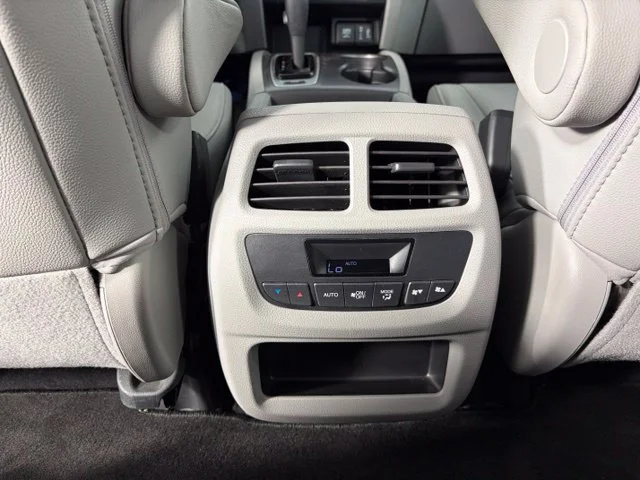 Used 2018 Silver Honda EX-L image 24