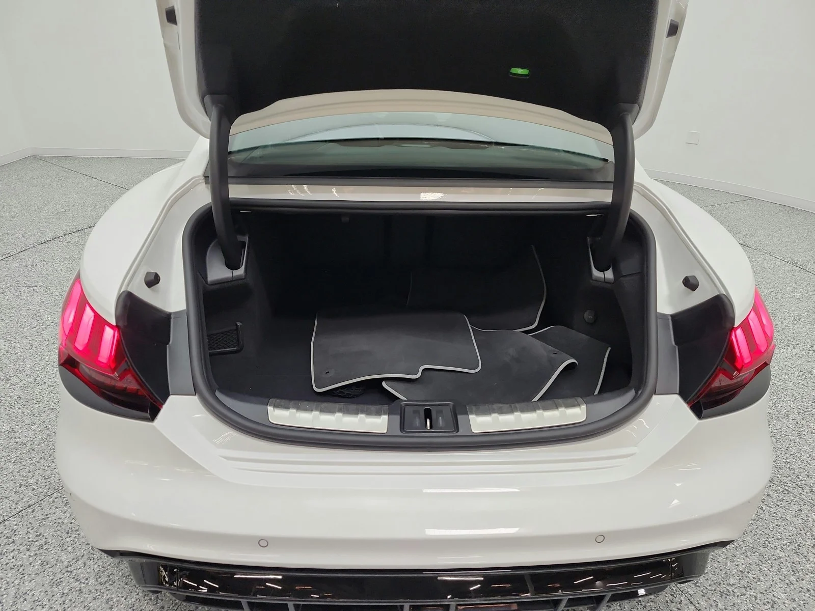 Used 2022 Ibis White Audi Prestige quattro image 21