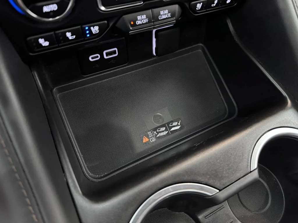 Used 2024 Summit White Chevrolet High Country image 28