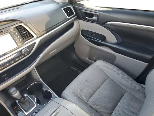 Used 2017 Celestial Silve Toyota Limited image 27