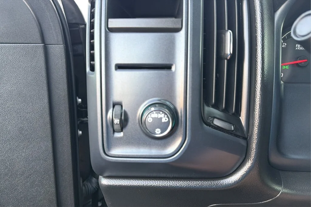 Used 2016 Black Chevrolet Custom image 28
