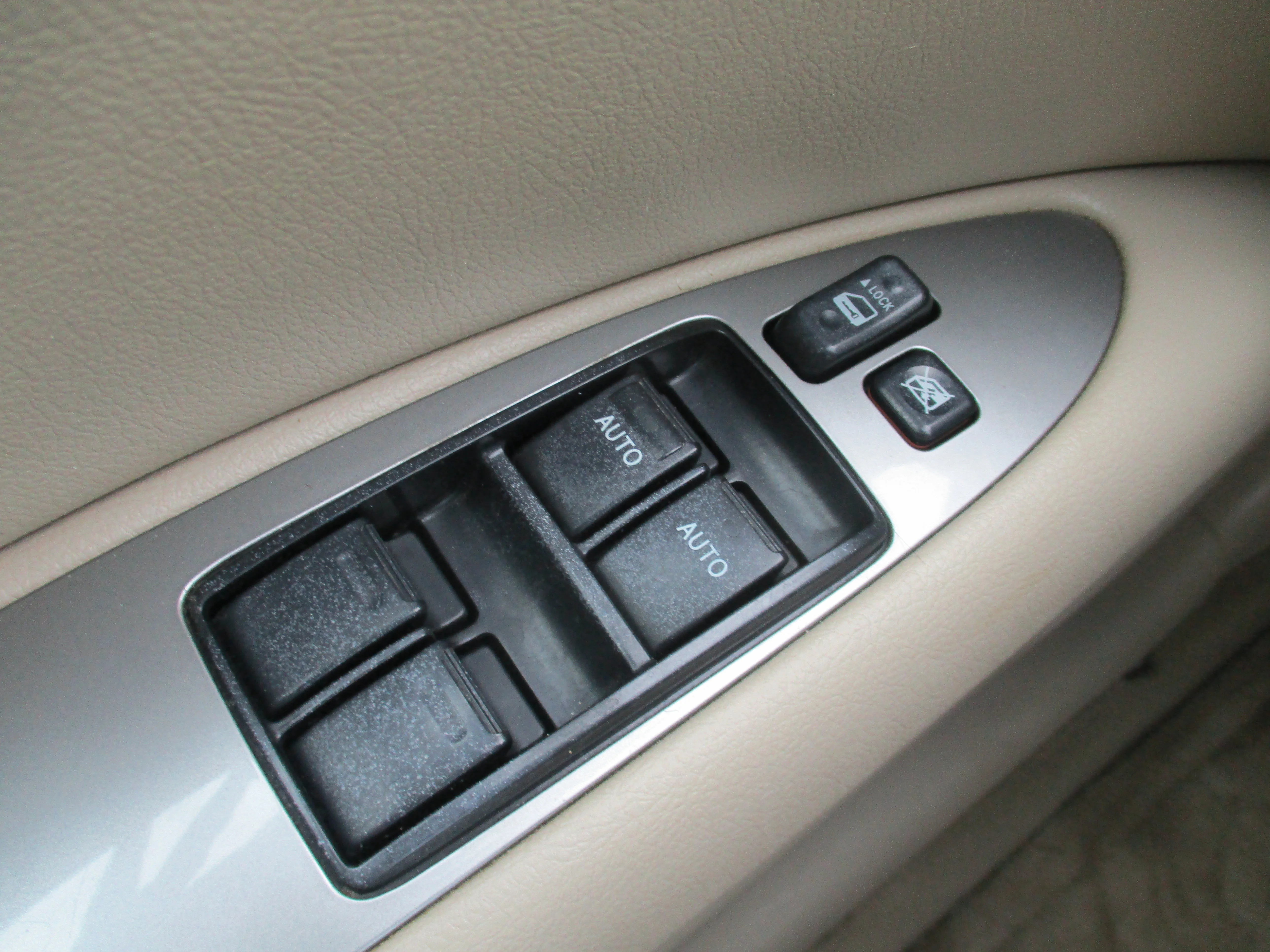 Used 2007 Beige Toyota  image 16