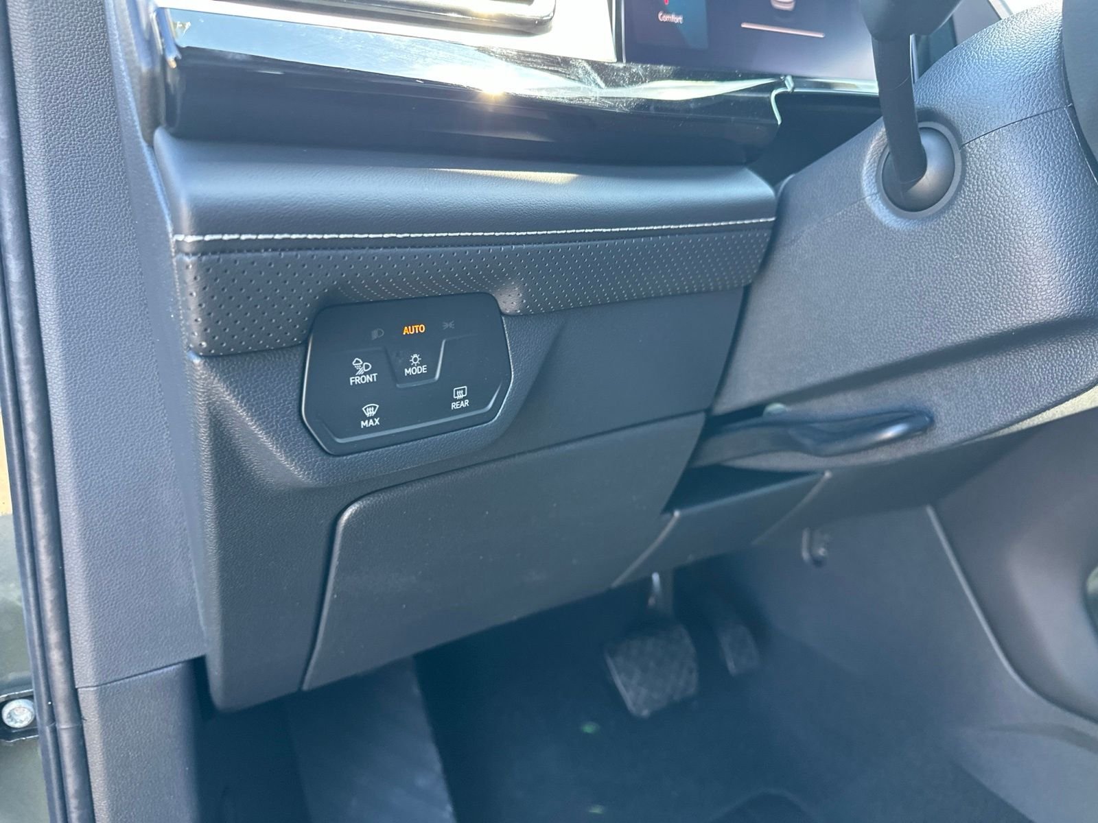 New 2026 Green Volkswagen 2.0T SE w/Technology image 15
