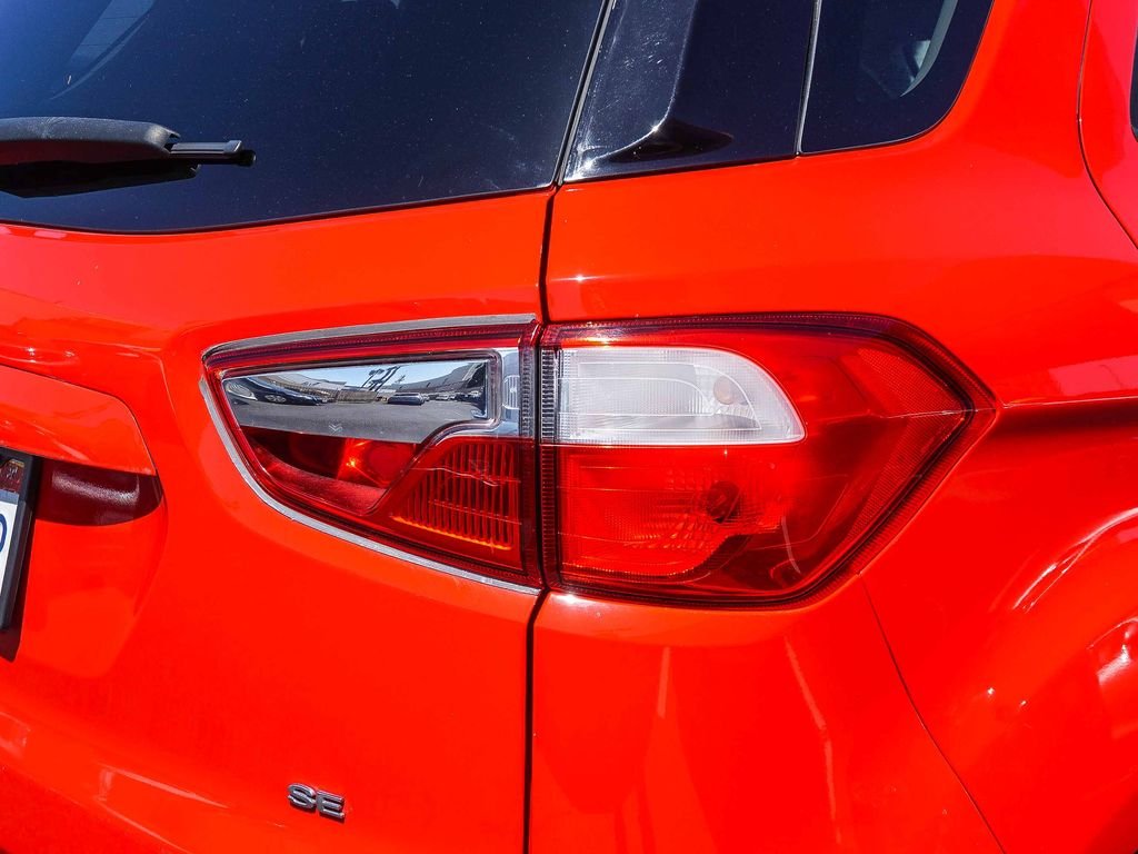 Used 2019 Red Ford SE image 8