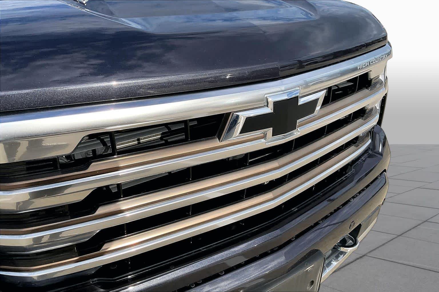 Used 2022 Dark Ash Metallic Chevrolet High Country image 30