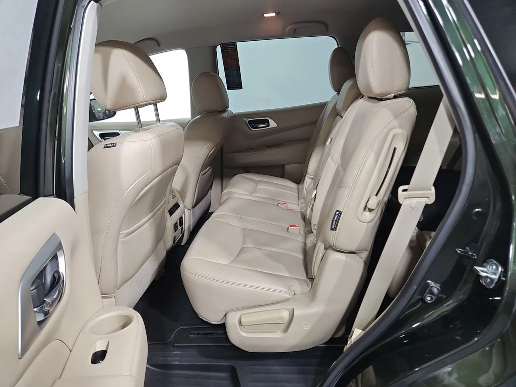Used 2018 Green Nissan SL image 25