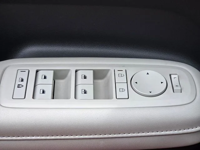 Used 2024 Gray Hyundai SEL image 27
