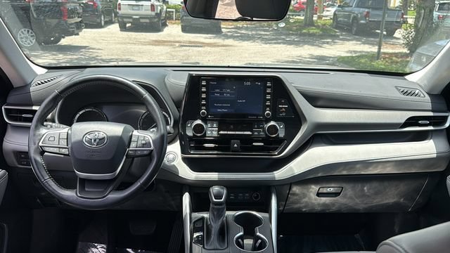 Used 2022 Moon Dust Toyota XLE image 13