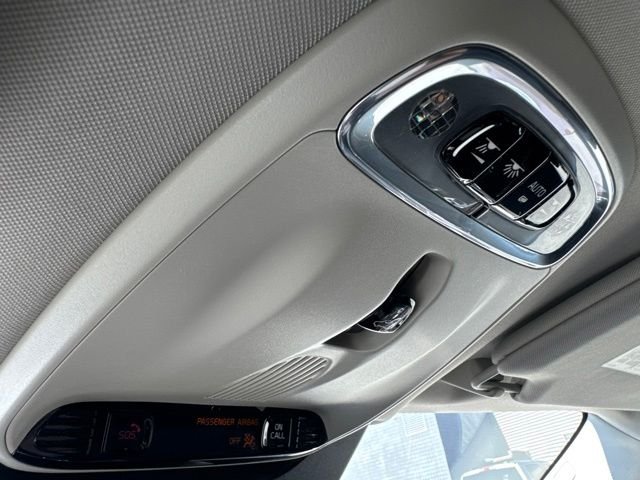 Used 2019 Black Volvo T5 Momentum image 25