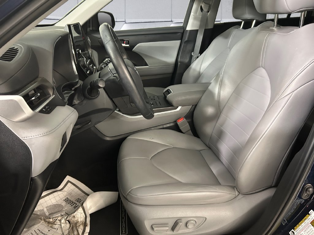 Used 2023  Toyota XLE image 7
