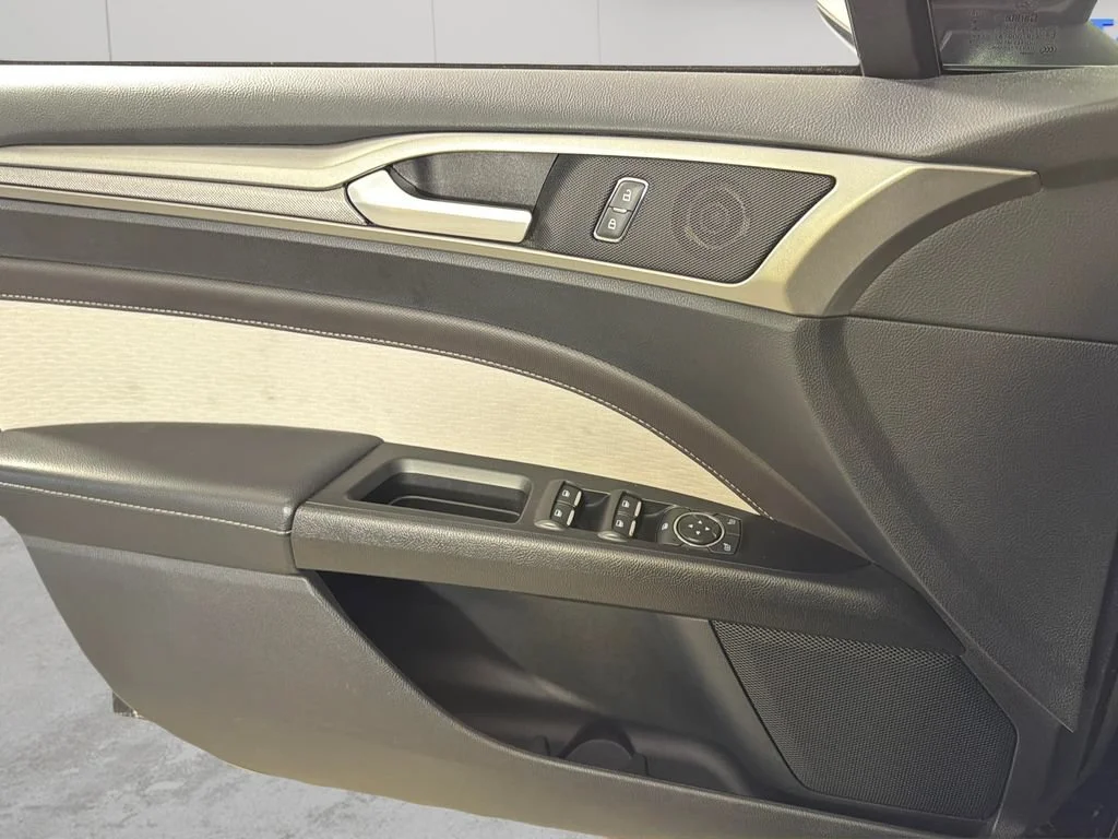 Used 2019  Ford SE image 25