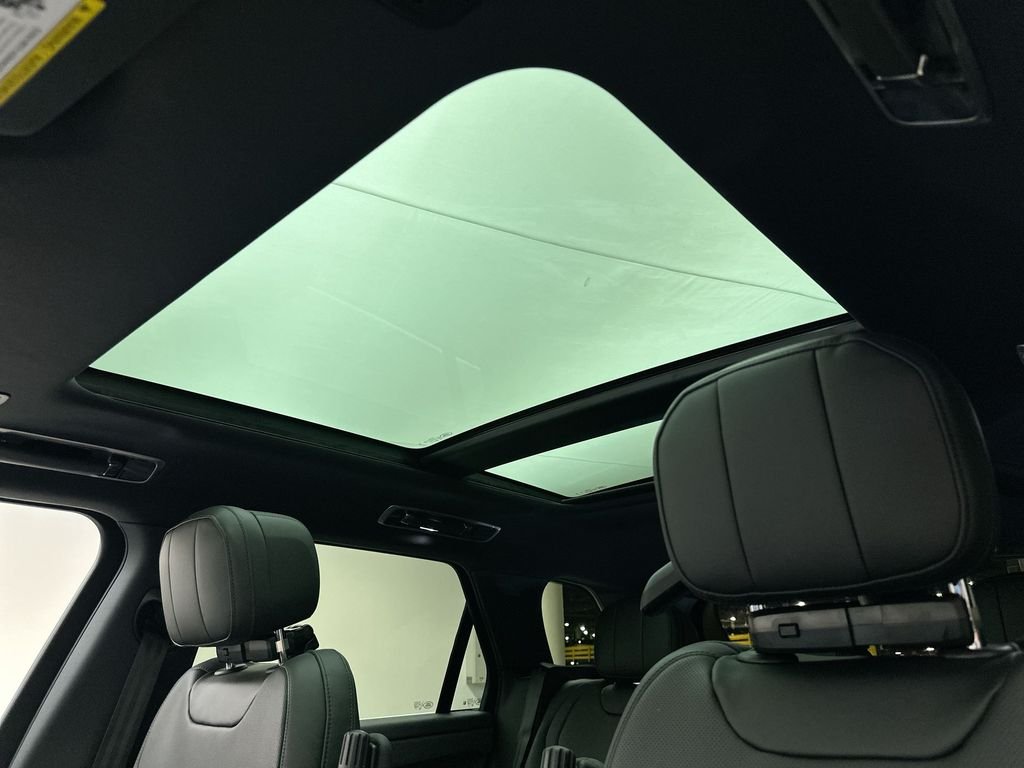 New 2027 Fuji White Land Rover SE image 11