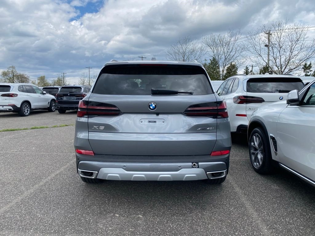 New 2026 Skyscraper Grey Metallic BMW xDrive40i image 3