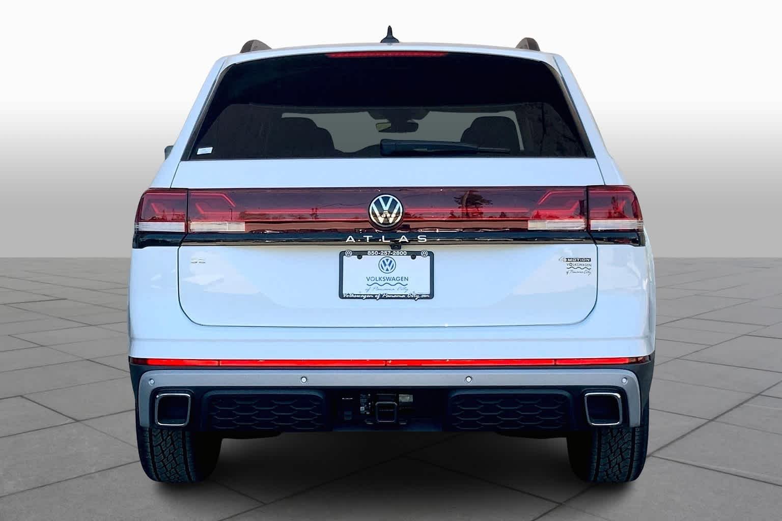 Used 2025 Pure White Volkswagen 2.0T Peak Edition image 4
