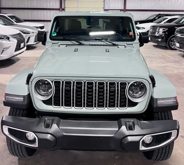 Used 2024 Gray Jeep Sahara image 10