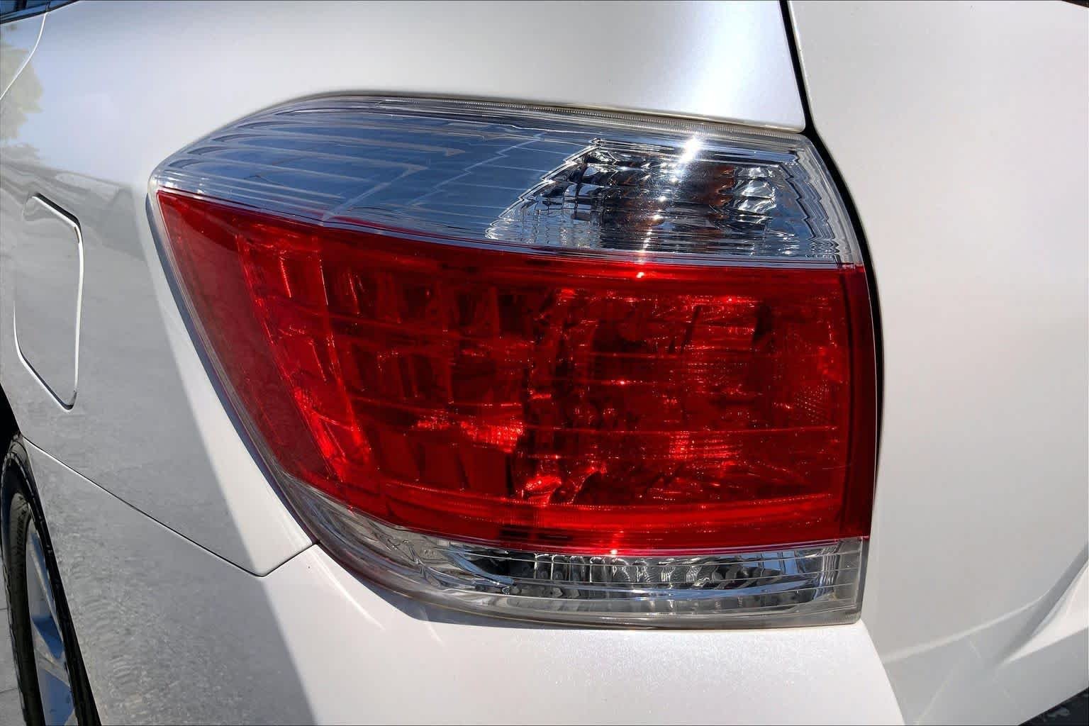 Used 2012 Blizzard Pearl Toyota  image 27