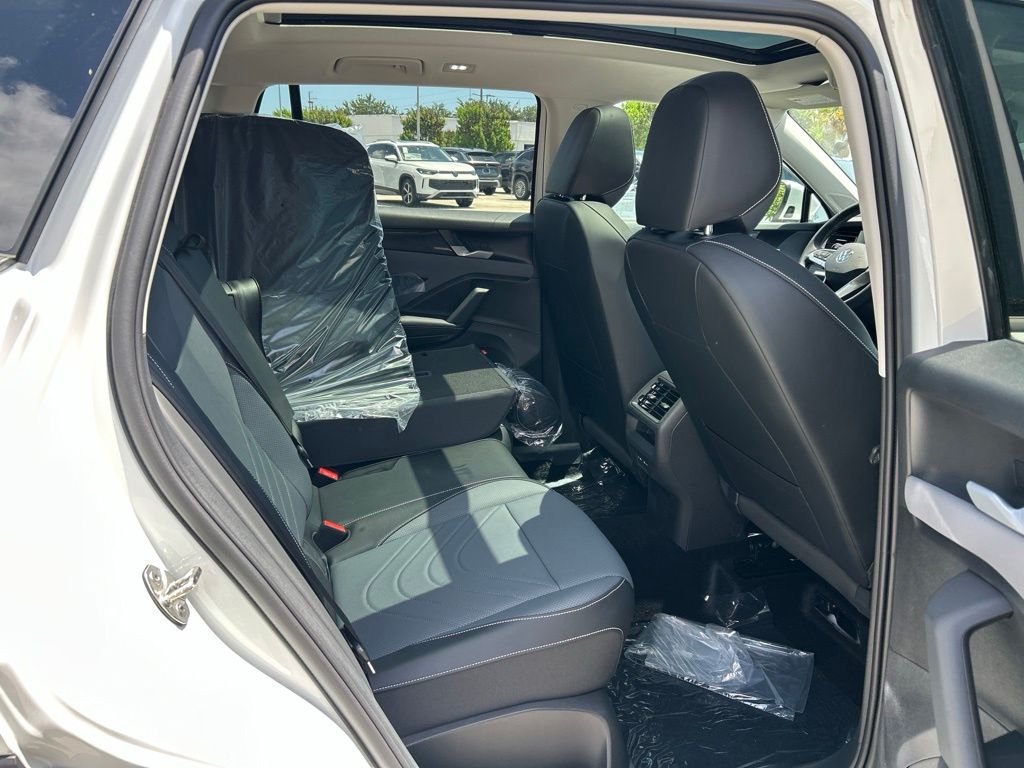 New 2026 White Volkswagen 2.0T SE image 43