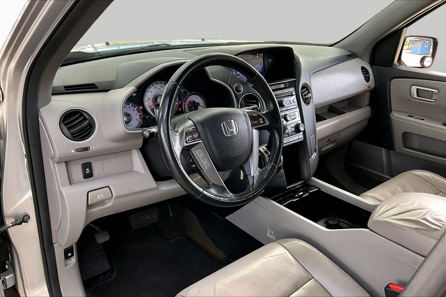 Used 2014 Alabaster Silver Metallic Honda EX-L image 18