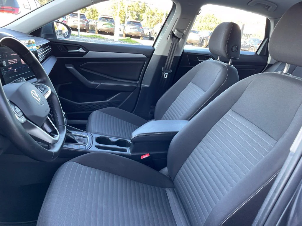 Used 2025 Platinum Gray Metallic Volkswagen 1.5T S image 10