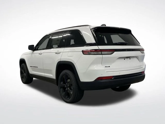 New 2025 Bright White Clear-Coat Exterior Paint Jeep Altitude X image 3