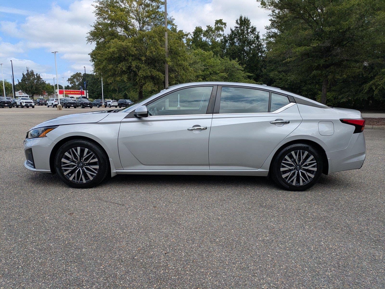 Used 2023 Brilliant Silver Metallic Nissan 2.5 SV image 7