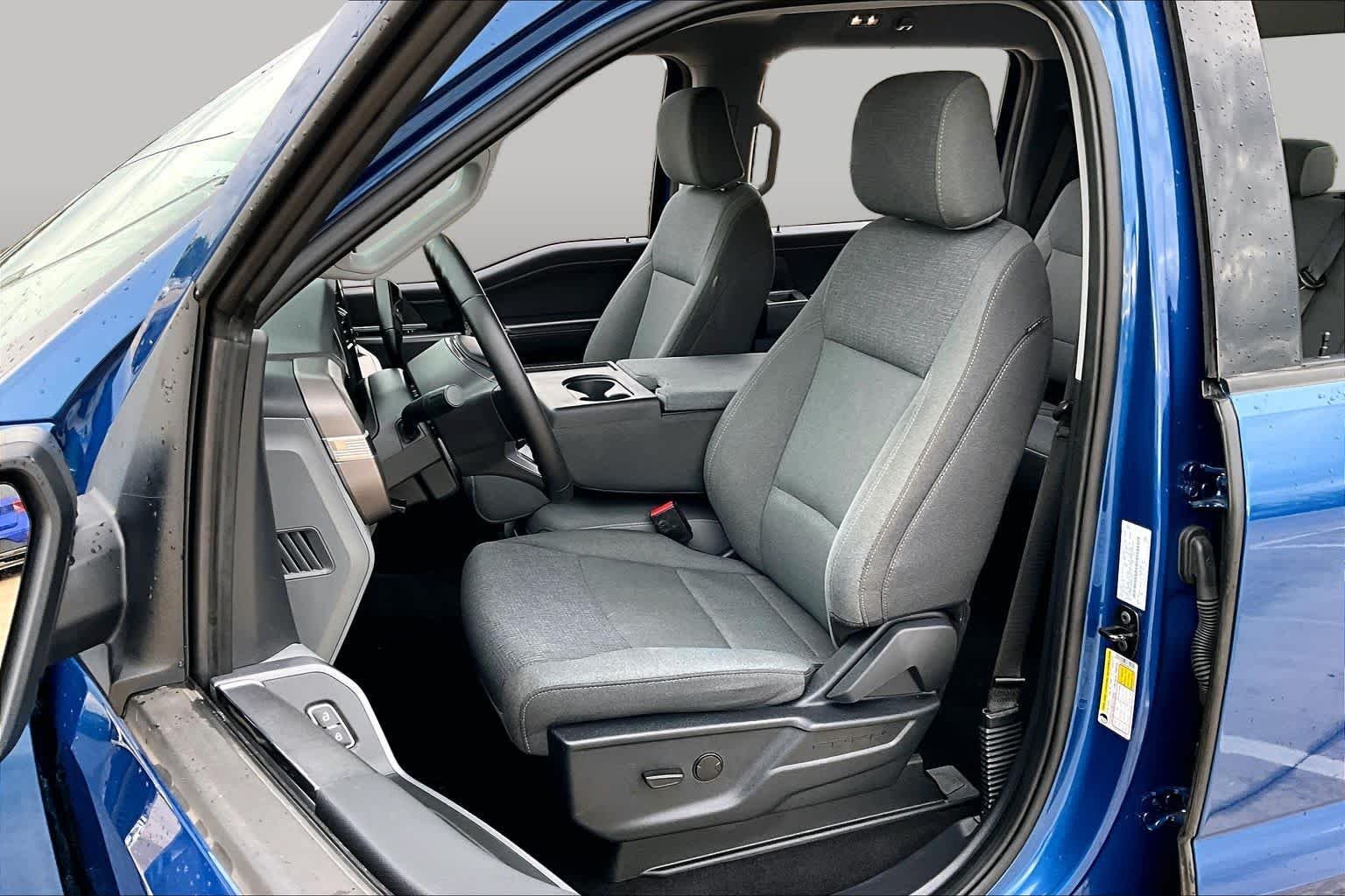 Used 2025 Atlas Blue Metallic Ford XLT image 8