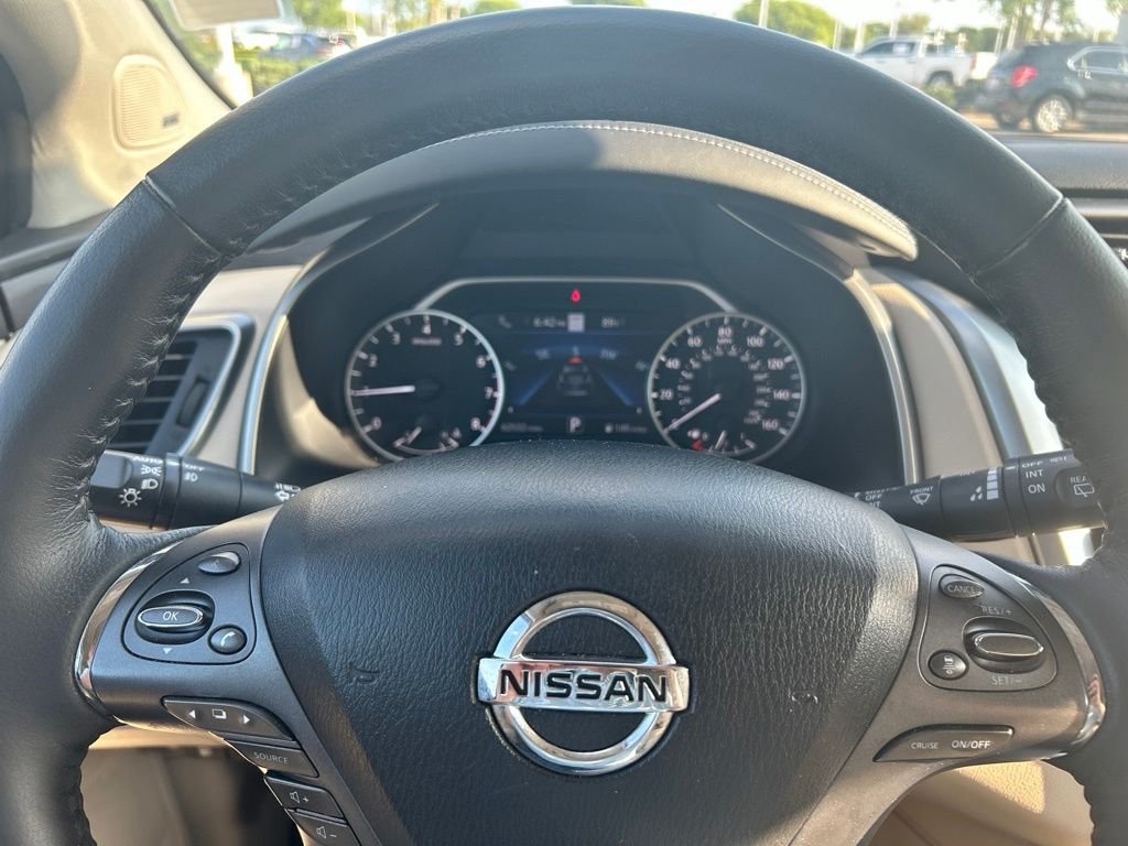 Used 2019 Blue Nissan Platinum image 9