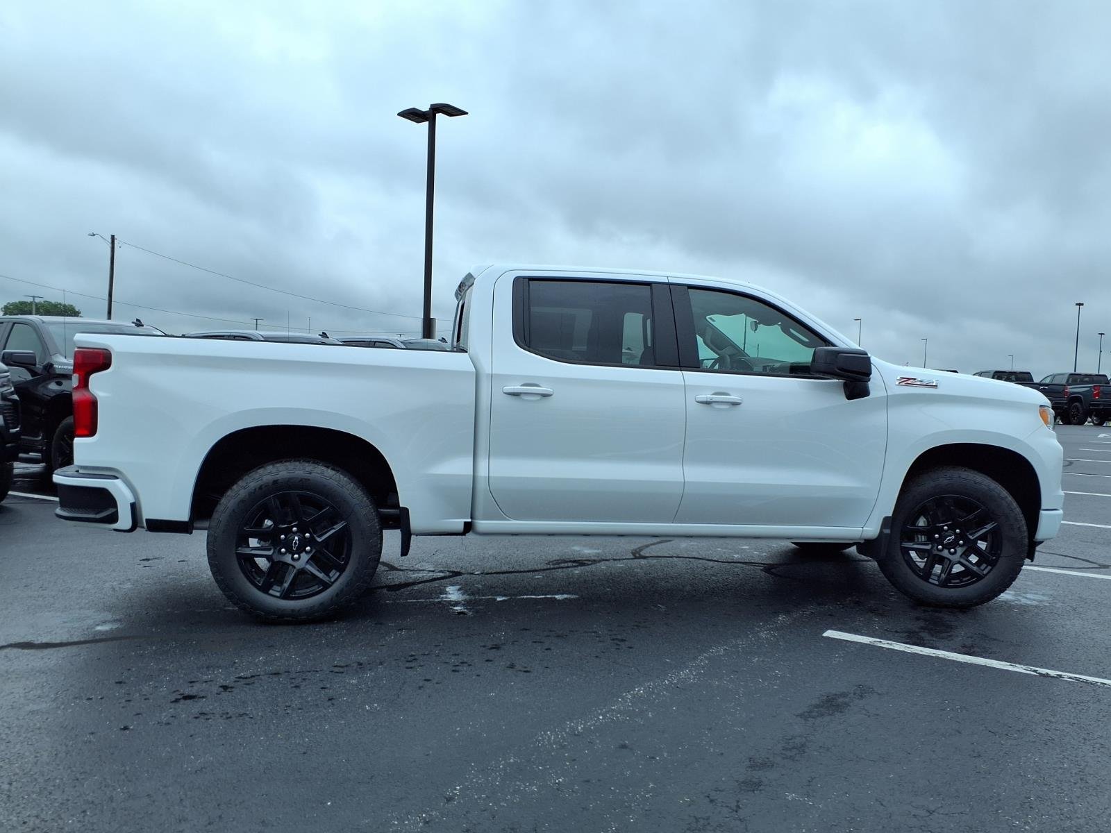 New 2026 Summit White Chevrolet RST image 25
