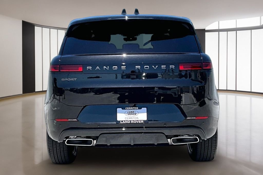 New 2026 SANTORINI BLACK Land Rover Dynamic SE image 4