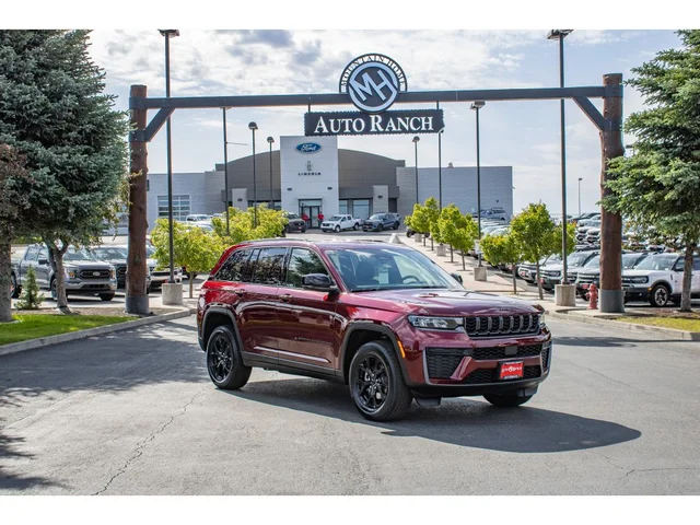 2026 Jeep Grand Cherokee Laredo Altitude