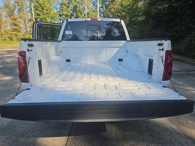 New 2026 Oxford White Ford XLT image 24