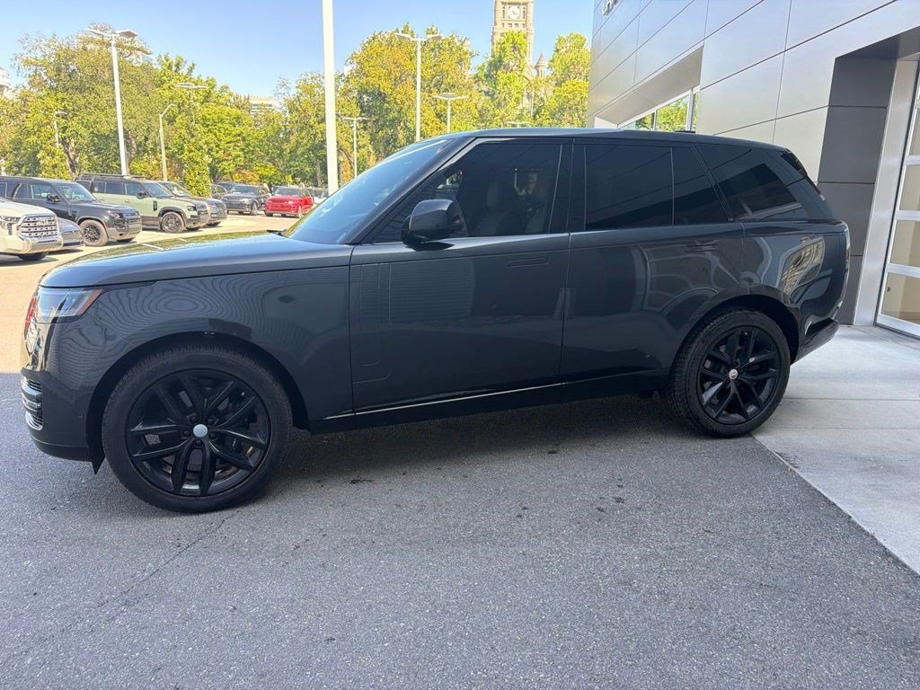 Used 2025 Carpathian Gray Premium Metallic Land Rover SE image 8