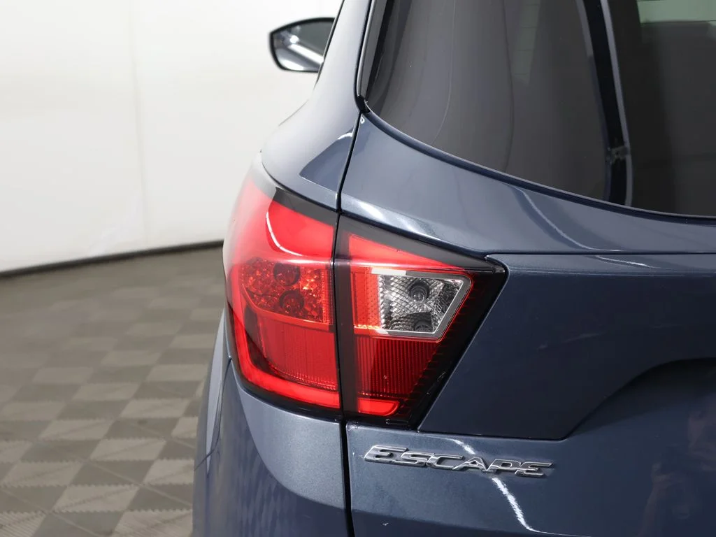 Used 2019 Green Ford SE image 12