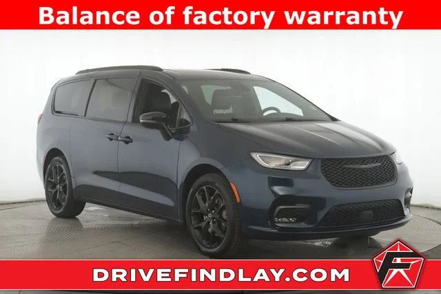 2025 Chrysler Pacifica Limited AWD's photo