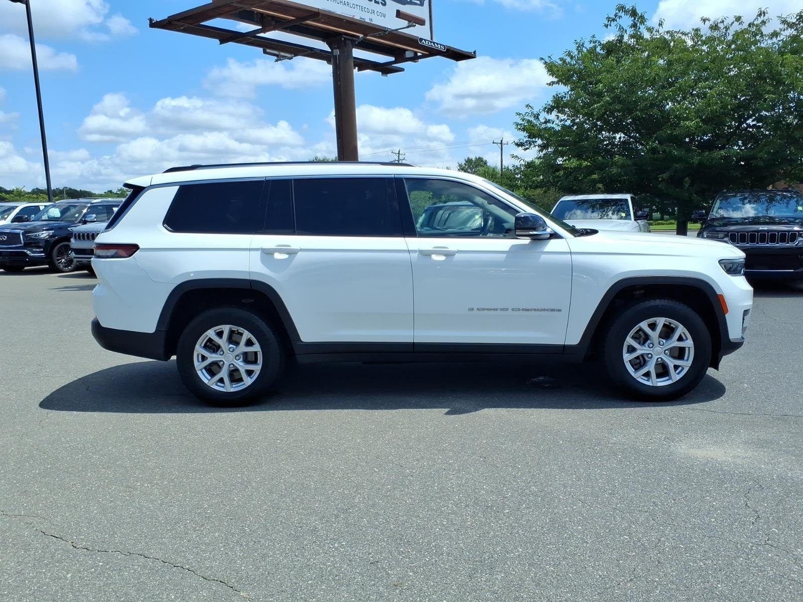 Used 2023 Bright White Clearcoat Jeep Limited image 10