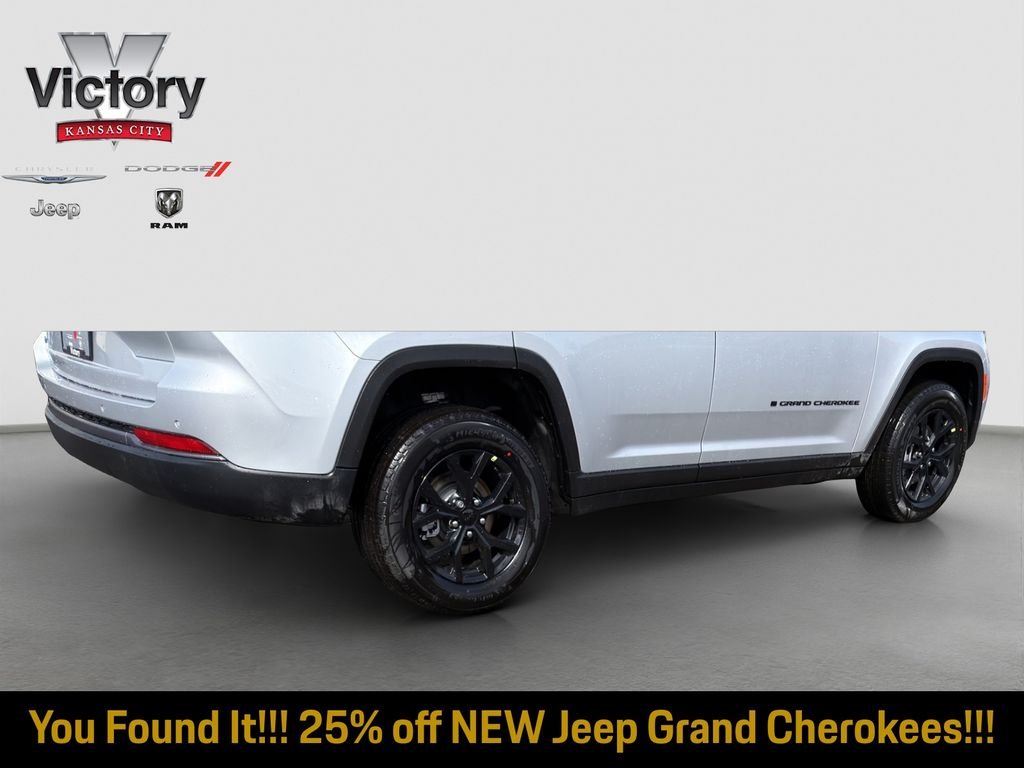 New 2026 Silver Zynith Exterior Paint Jeep Altitude image 7