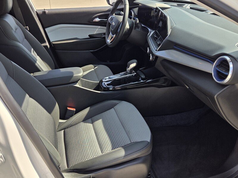 Used 2024 Summit White CHEVROLET FWD 4DR LT image 18