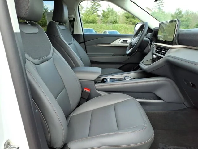 New 2026 Star White Metallic Tri-Coat Ford Active image 28