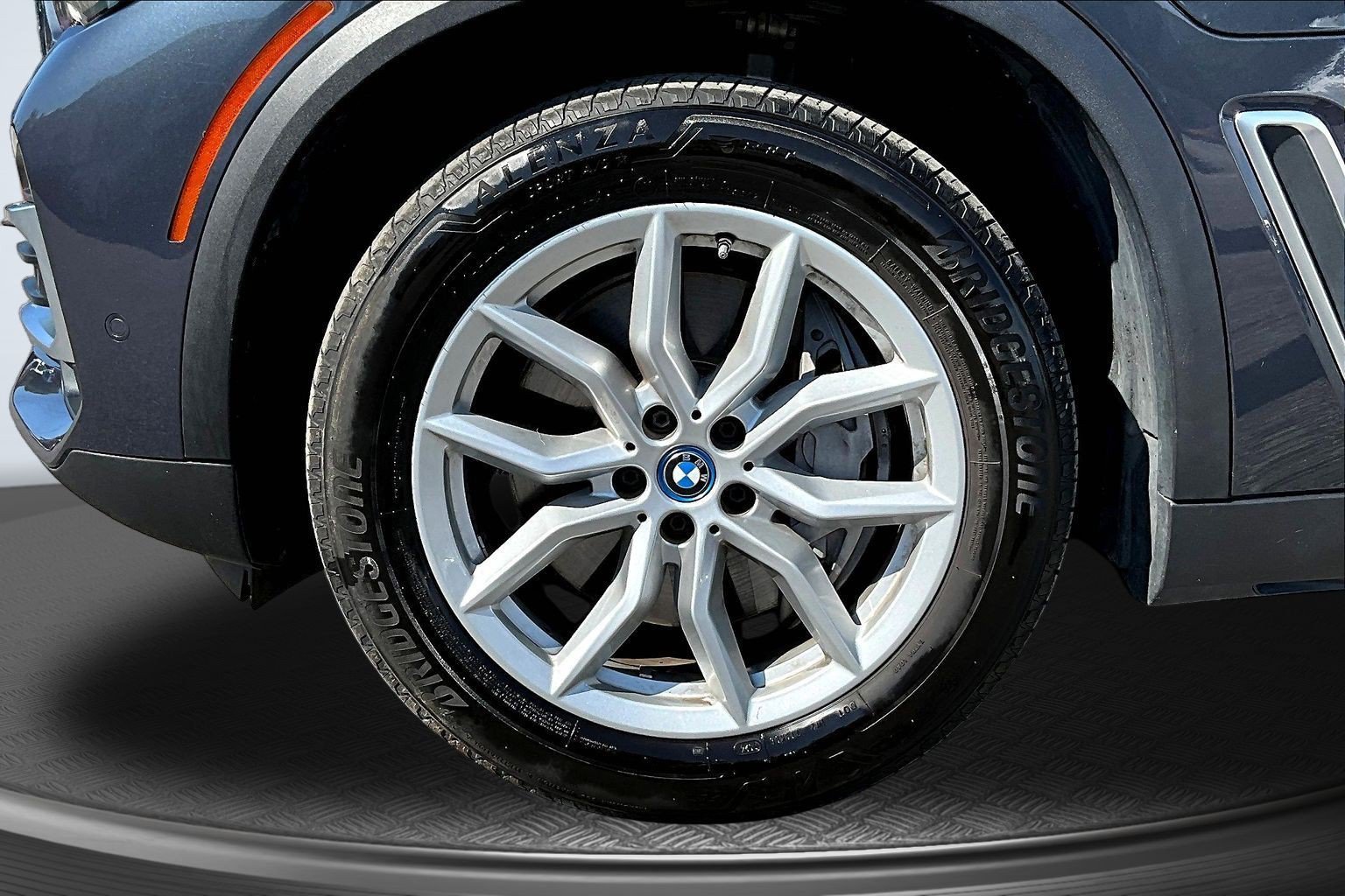 Used 2022 Gray BMW xDrive45e image 33