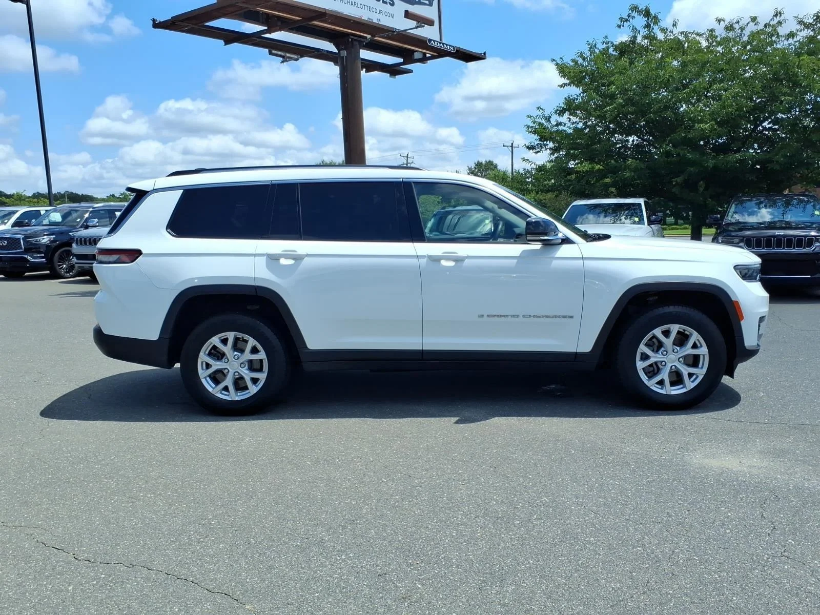 Used 2023 Bright White Clearcoat Jeep Limited image 10
